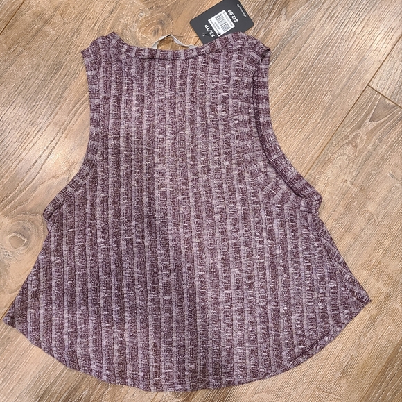 Burgundy crop top - Picture 3 of 3